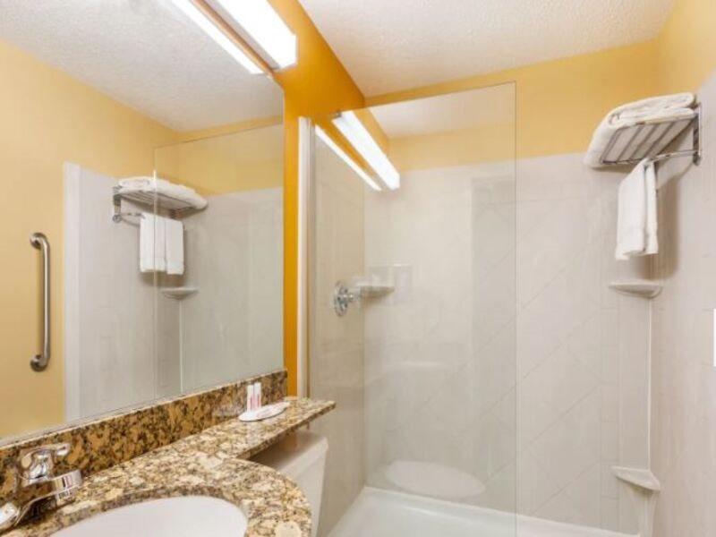 Microtel Inn & Suites By Wyndham Verona Zewnętrze zdjęcie